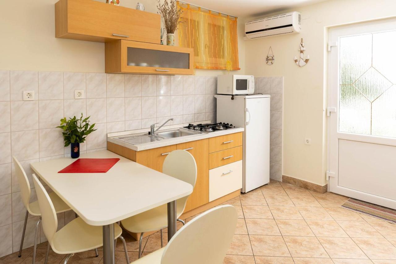 Apartments Nada Selce Eksteriør bilde